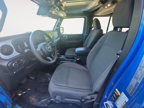 Used 2024 Jeep Wrangler Unlimited AWD/4WD image 9