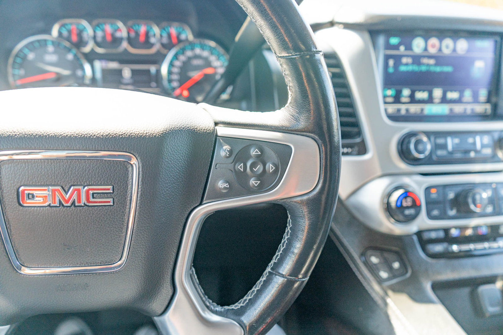 Used 2019 GMC Yukon SLT AWD/4WD image 26