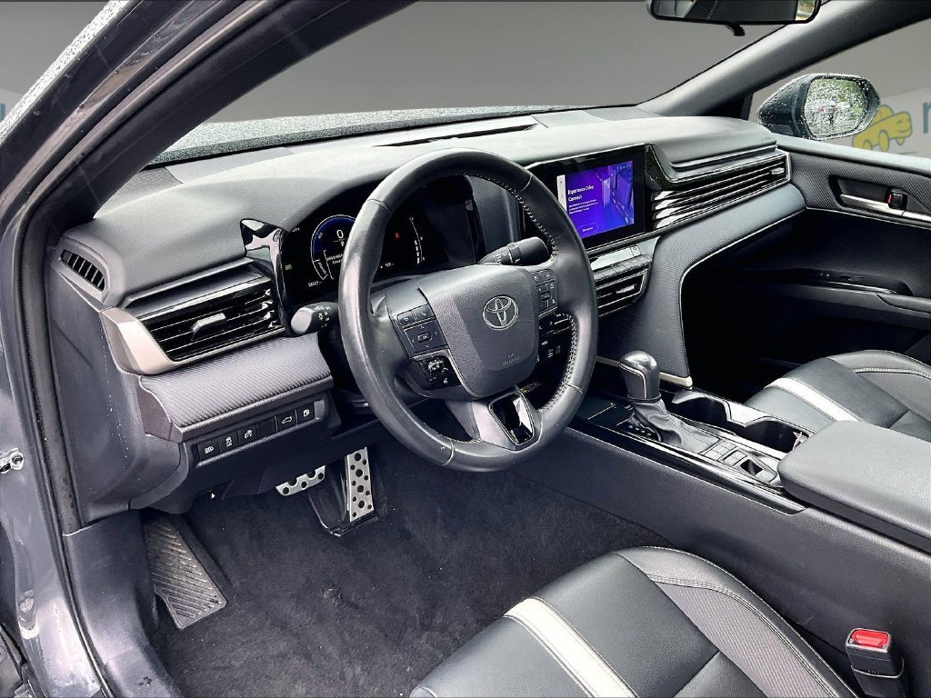 Used 2025 Toyota Camry SE FWD image 8