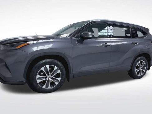 Used 2022 Toyota Highlander XLE AWD/4WD image 22