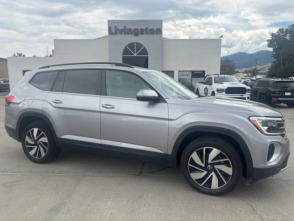 Used 2025 Volkswagen Atlas SE AWD/4WD image 1