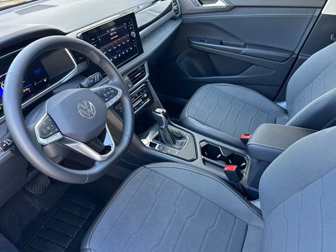 New 2026 Volkswagen Taos SE FWD image 8