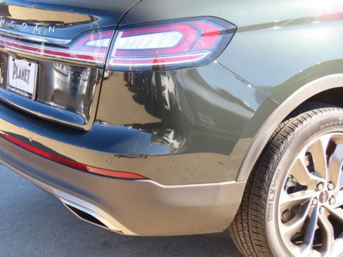 Certified 2022 Lincoln Nautilus Reserve image 10