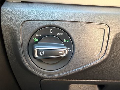 Used 2023 Volkswagen Atlas Cross Sport SEL image 28