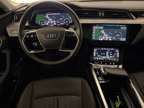 Used 2022 Audi e-tron Premium Plus w/ Premium Plus Package AWD/4WD image 29