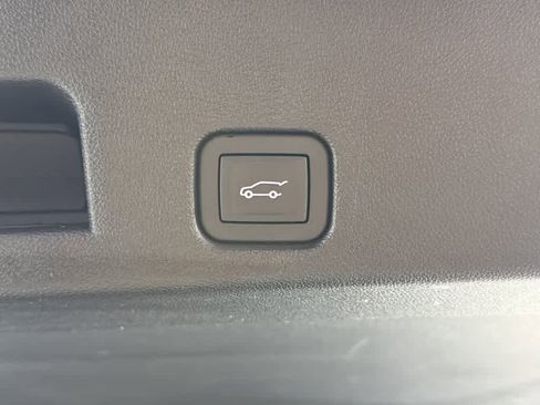 Used 2024 GMC Acadia Elevation image 18