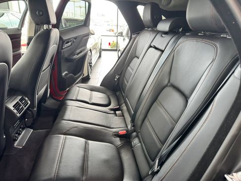 Used 2020 Jaguar F-PACE Prestige image 21