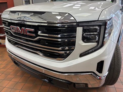 Used 2022 GMC Sierra 1500 SLT w/ SLT Premium Plus Package AWD/4WD image 36