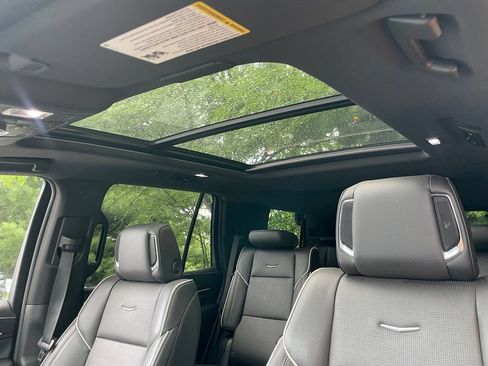 Used 2024 Cadillac Escalade Premium Luxury AWD/4WD image 28