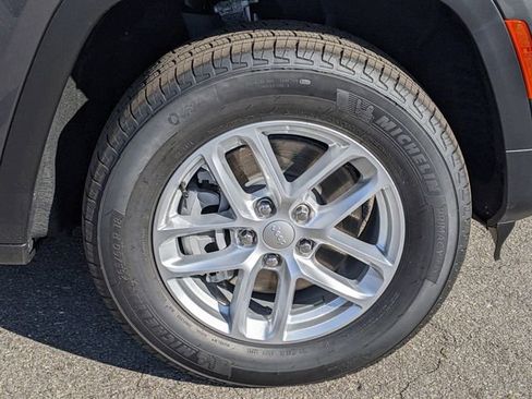 New 2025 Jeep Grand Cherokee L Laredo w/ Luxury Tech Group I image 8