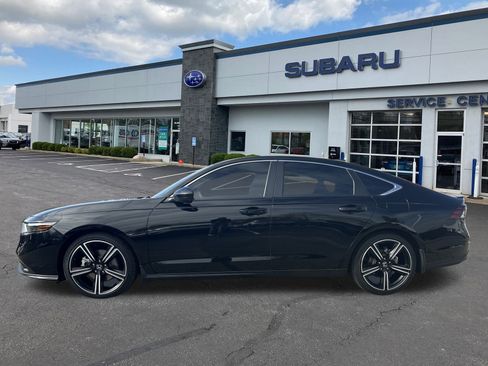 Used 2023 Honda Accord Sport image 4