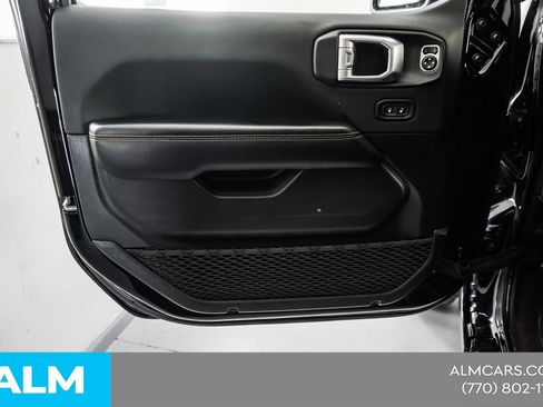 Used 2025 Jeep Wrangler Unlimited Sahara AWD/4WD image 44