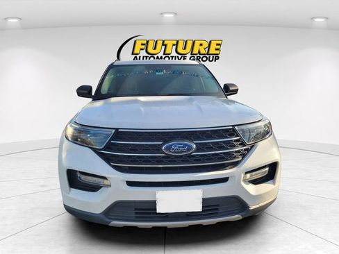 Used 2022 Ford Explorer XLT w/ Equipment Group 202A image 2