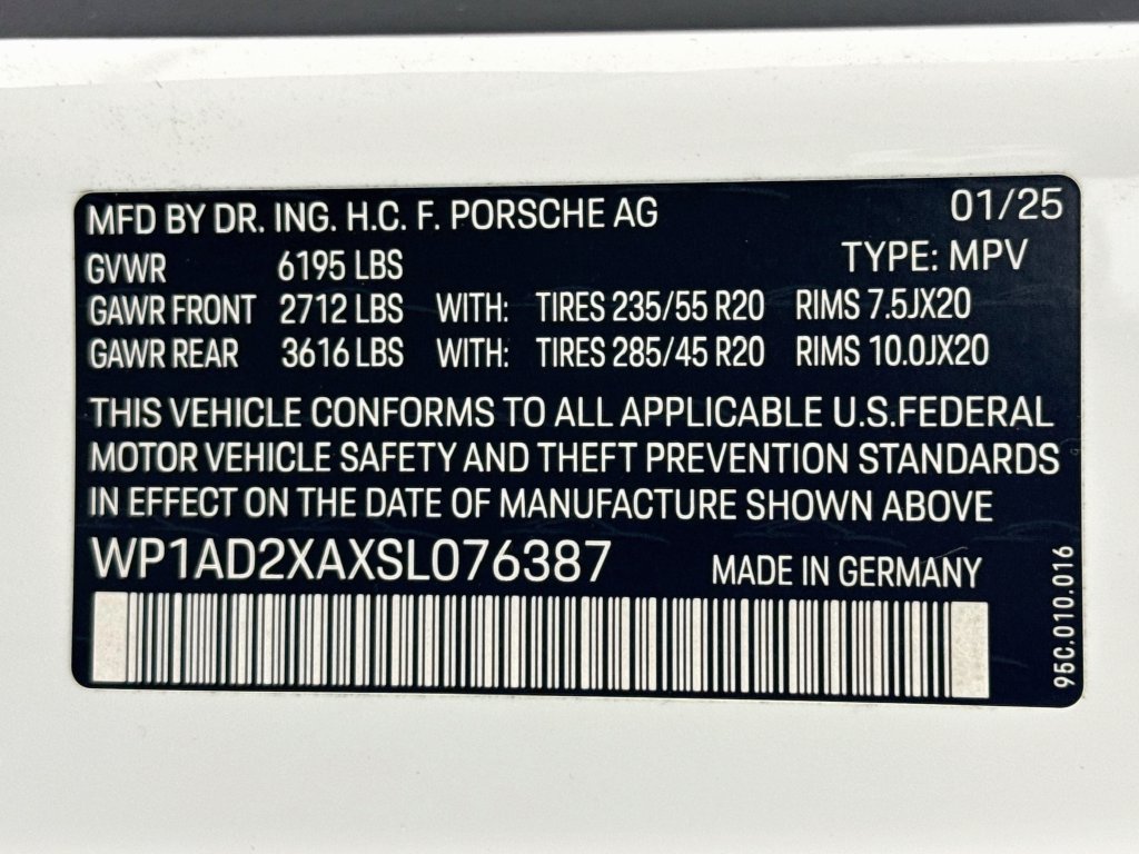 Certified 2025 Porsche Macan Electric RWD image 33