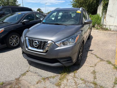Used 2019 Nissan Kicks SV FWD image 9