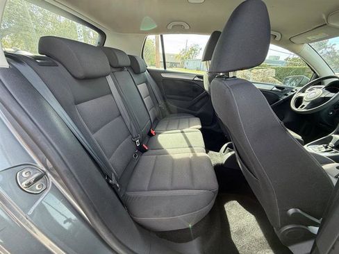 Used 2010 Volkswagen Golf 2.5L 4-Door PZEV image 14
