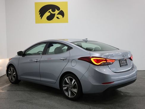 Used 2015 Hyundai Elantra Limited w/ Option Group 05 FWD image 9
