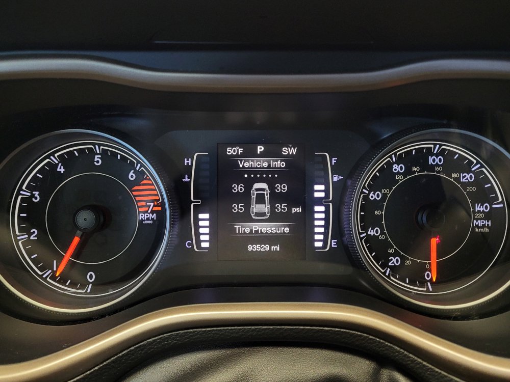 Used 2016 Jeep Cherokee Latitude w/ Comfort & Sound Group AWD/4WD image 23