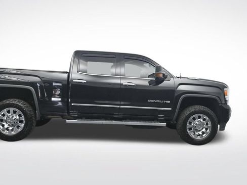 Used 2019 GMC Sierra 2500 Denali w/ Duramax Plus Package AWD/4WD image 4