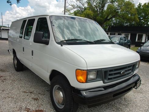 Used 2003 Ford E-250 and Econoline 250 Extended RWD image 3