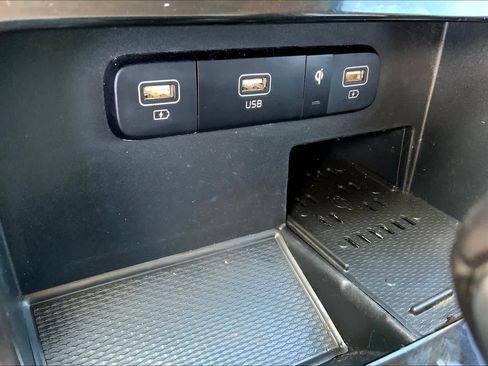 Used 2022 Kia Carnival EX FWD image 30