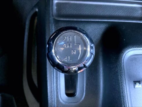 Used 2018 Jeep Wrangler Unlimited Sahara image 33