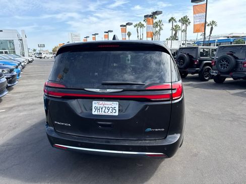 Used 2023 Chrysler Pacifica Limited FWD image 16