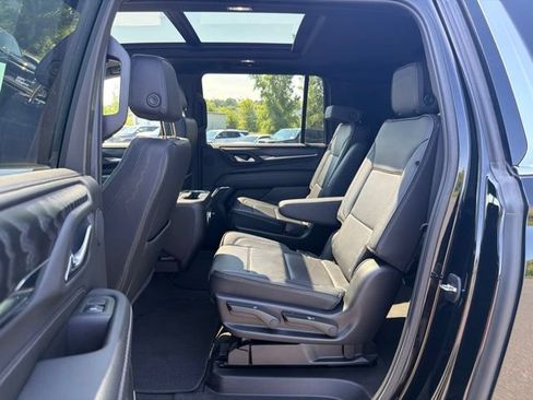 Used 2024 GMC Yukon XL Denali AWD/4WD image 23