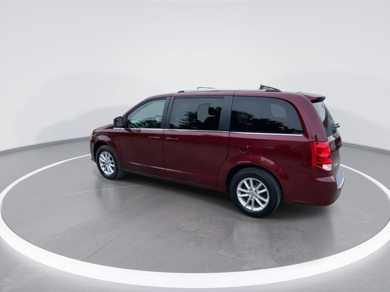 Used 2019 Dodge Grand Caravan SXT FWD image 12