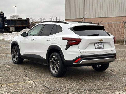 Certified 2024 Chevrolet Trax LT image 3