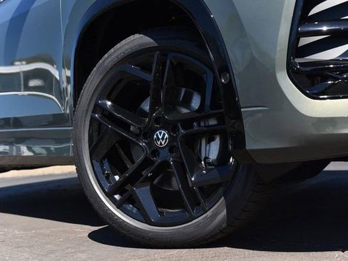 New 2026 Volkswagen Tiguan SE R-Line image 3