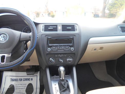 Used 2014 Volkswagen Jetta SE image 12