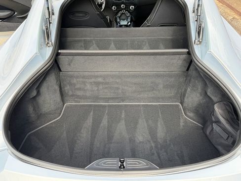 Used 2020 Aston Martin V8 Vantage Coupe image 38