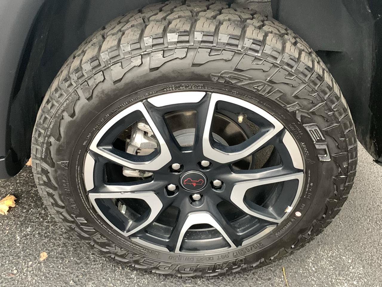 Used 2025 Jeep Compass Trailhawk AWD/4WD image 25