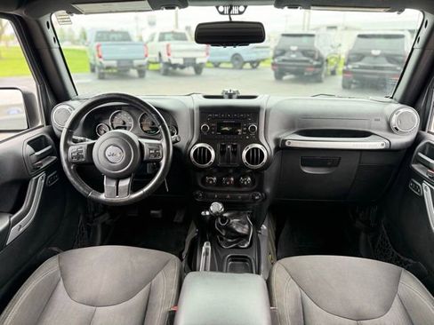 Used 2016 Jeep Wrangler Sahara w/ Connectivity Group AWD/4WD image 2