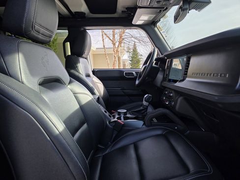 Used 2025 Ford Bronco Badlands image 24