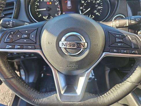 Used 2019 Nissan Rogue SV image 11