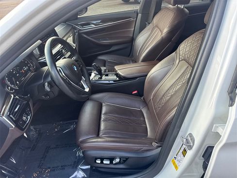 Used 2018 BMW 540i image 9