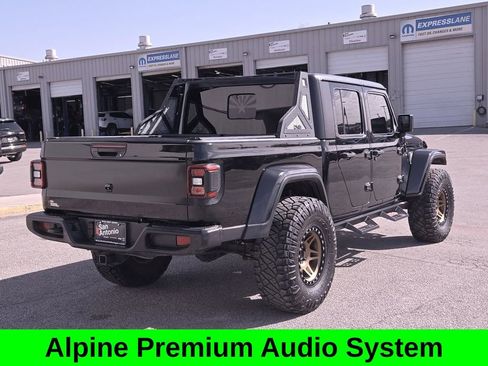 Used 2020 Jeep Gladiator Overland image 8