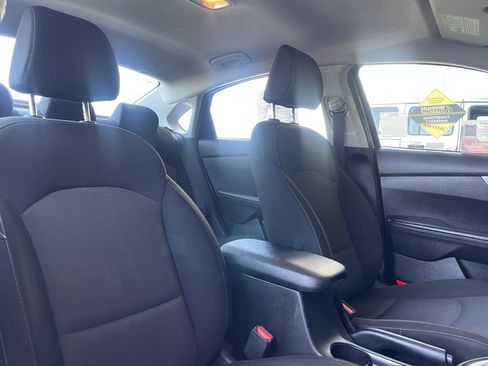 Used 2022 Kia Forte LXS FWD image 25