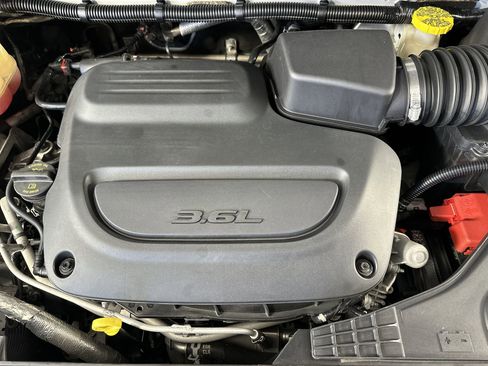 Used 2022 Chrysler Pacifica Touring-L image 31