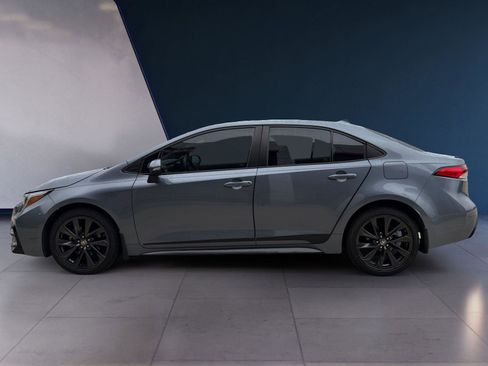 Used 2023 Toyota Corolla SE image 2
