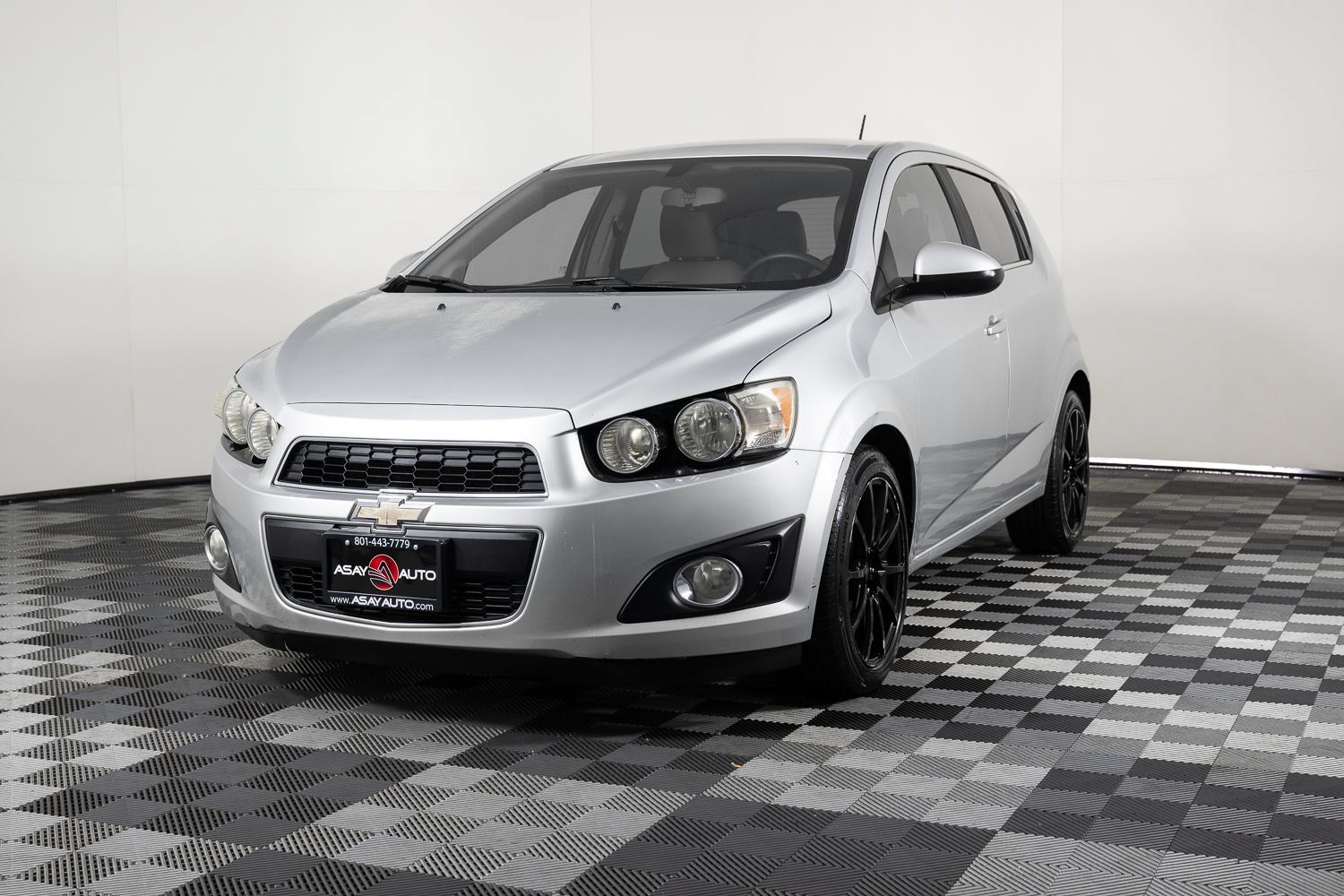 Used 2015 Chevrolet Sonic LTZ FWD image 2