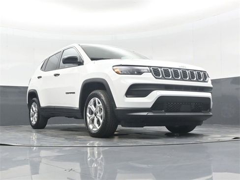 Used 2025 Jeep Compass Sport image 45