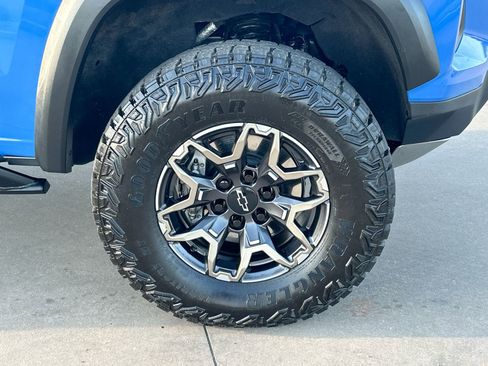 Used 2026 Chevrolet Colorado ZR2 w/ Technology Package AWD/4WD image 10