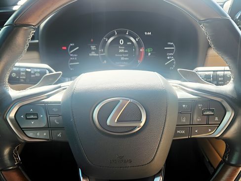 Used 2022 Lexus LX 600 4WD w/ Accessory Package (Z1) image 11