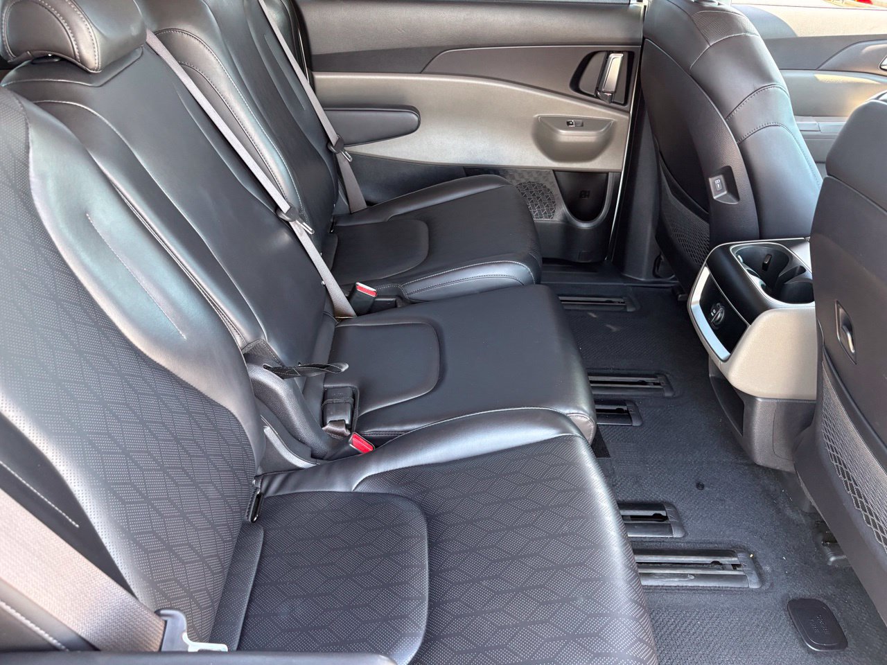 Used 2025 Kia Carnival EX FWD image 12