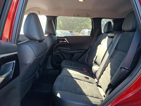 Used 2024 Mitsubishi Outlander SE image 10