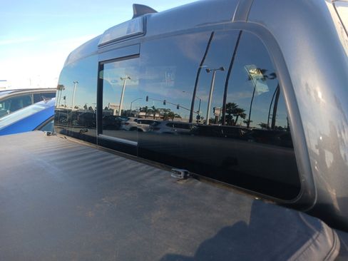 Used 2019 Toyota Tacoma TRD Sport image 4