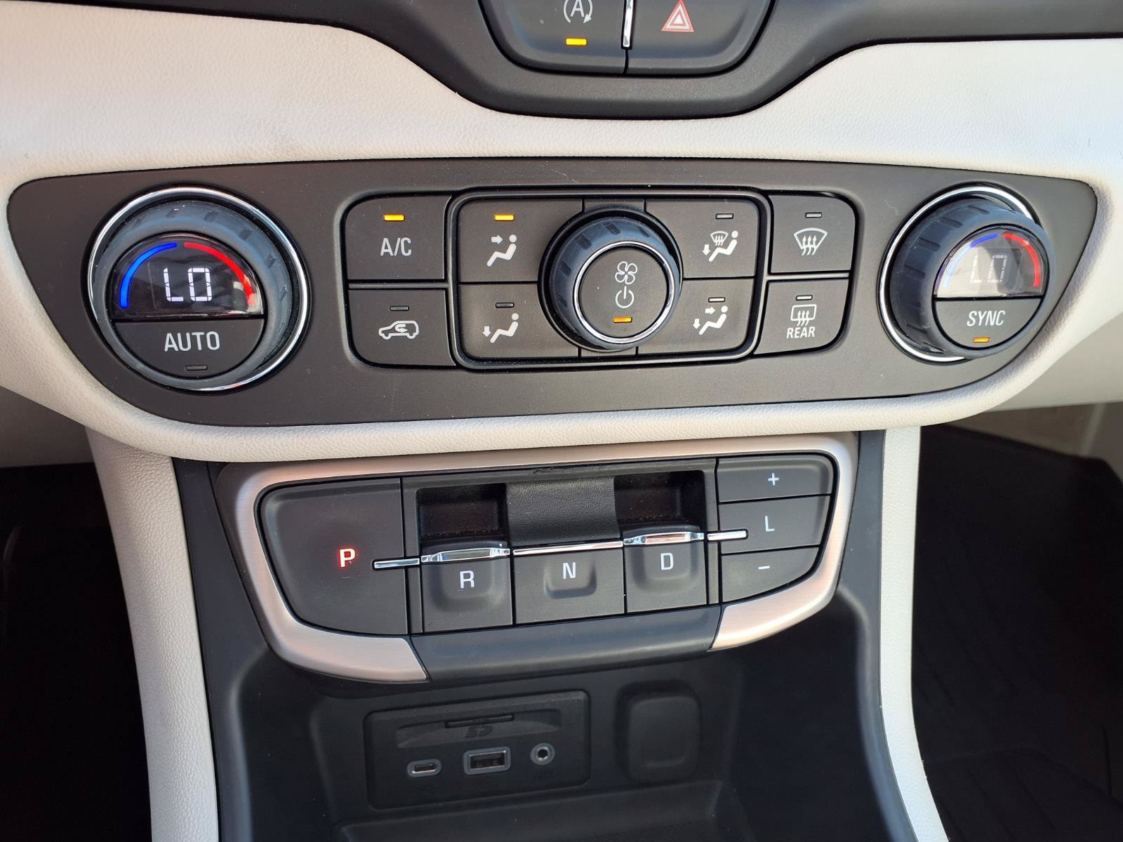 Used 2024 GMC Terrain Denali w/ Denali Premium Package AWD/4WD image 7
